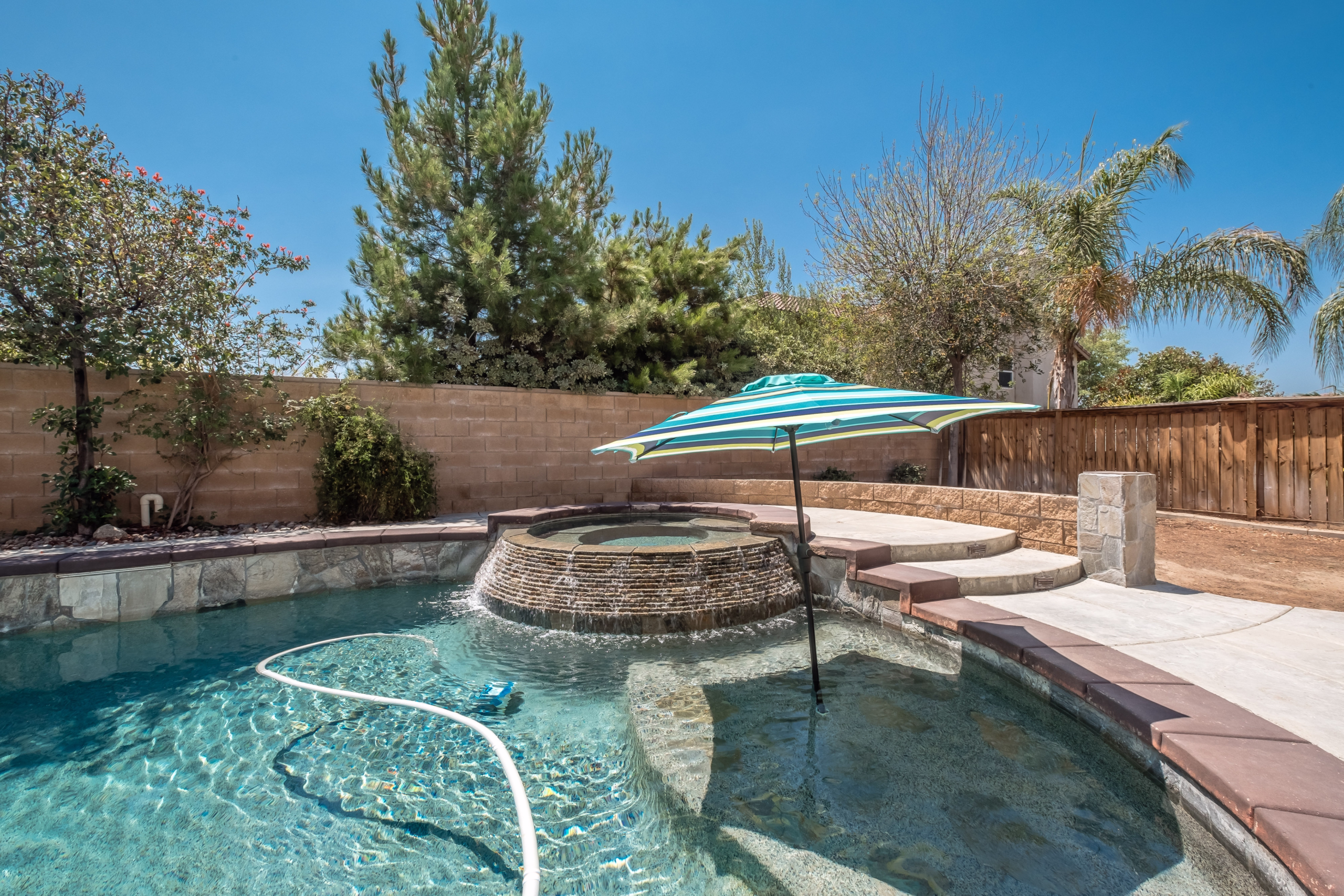 Beautiful cul-de-sac Pool Home