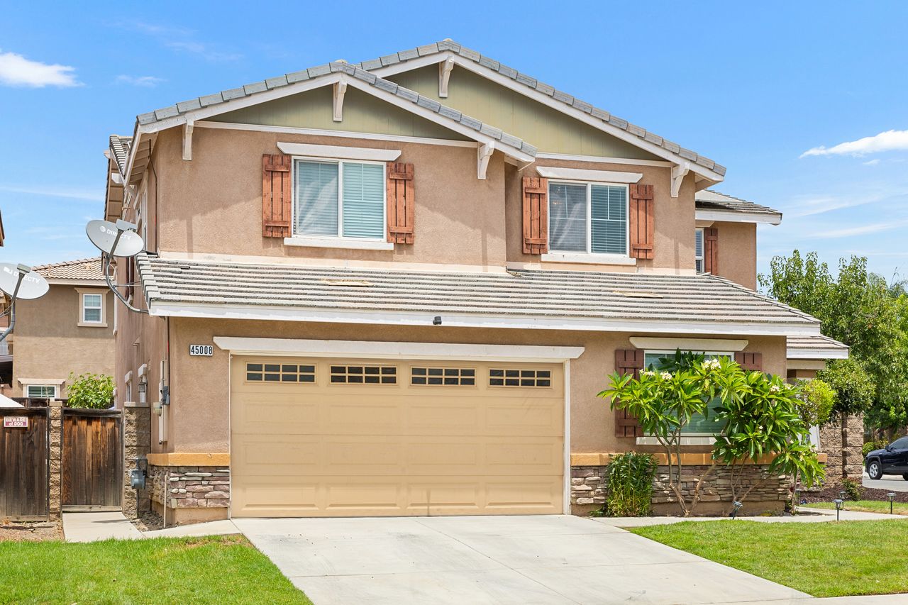 Beautiful Home in Rosetta Canyon Mitchell Home Sales