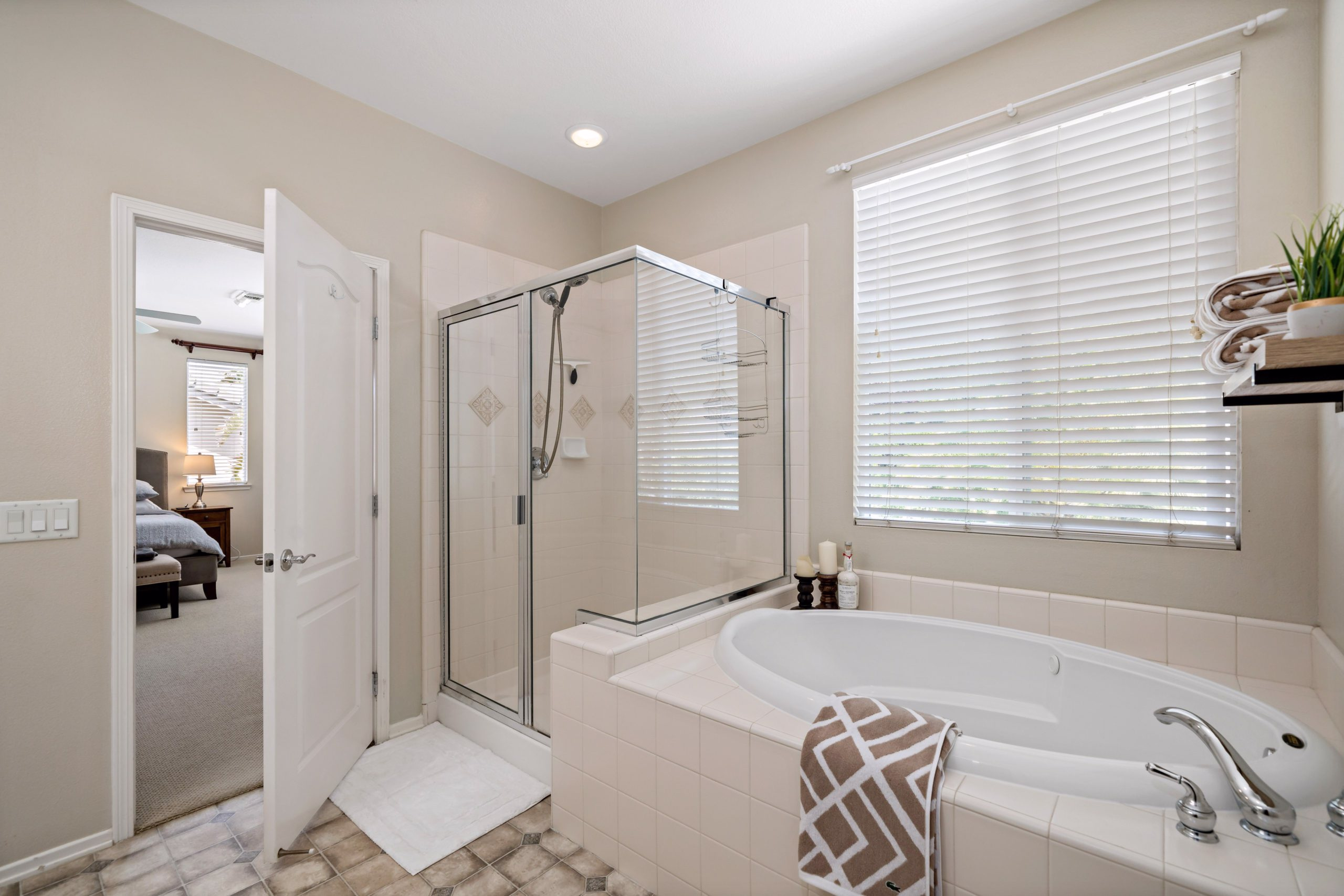 POOL Home in Hillcrest Estates