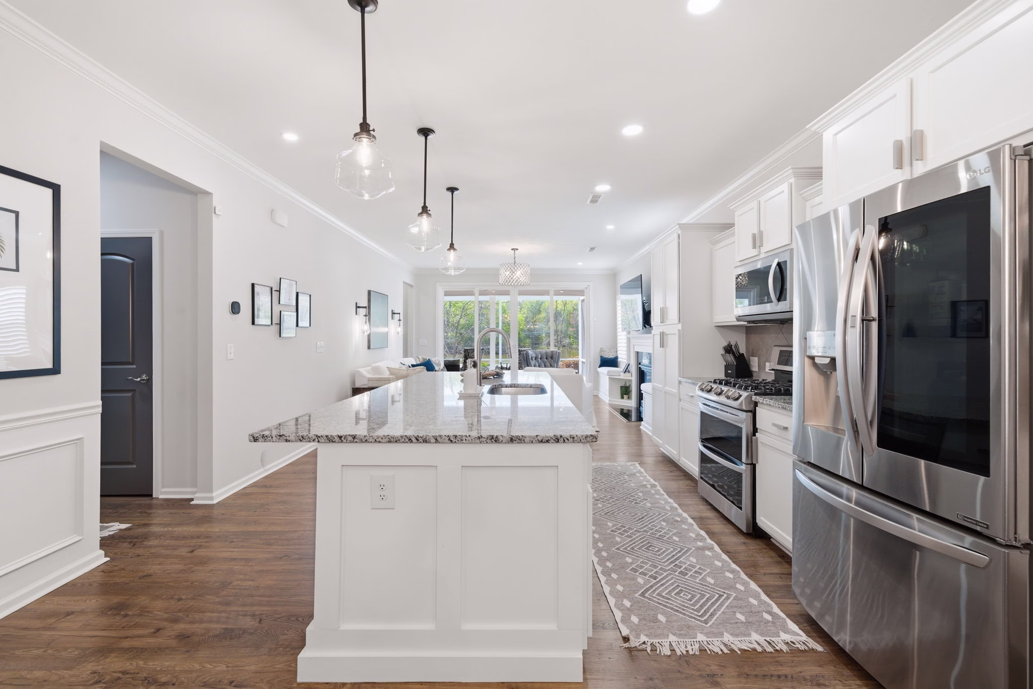 Breathtaking Waterfront Retreat at Edgewater