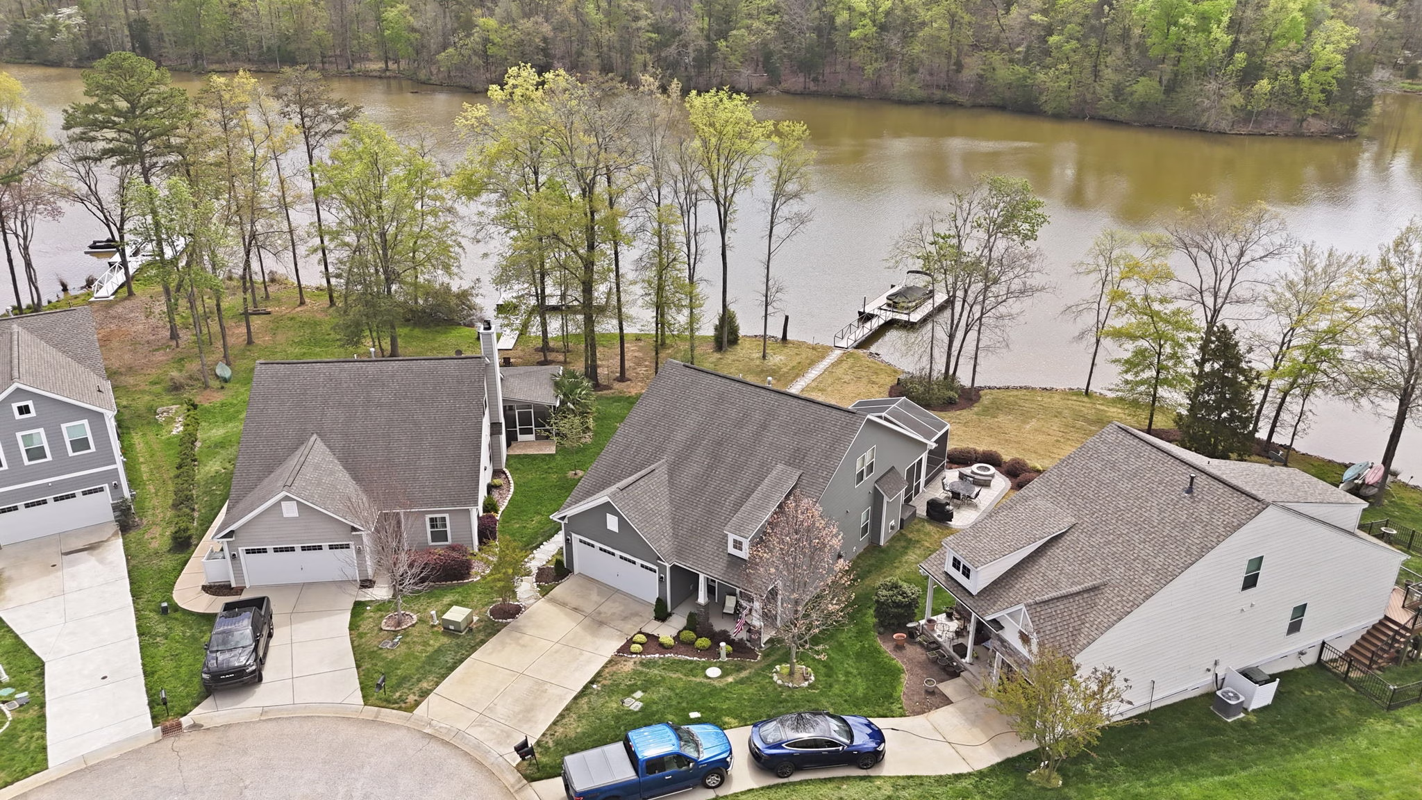Breathtaking Waterfront Retreat at Edgewater
